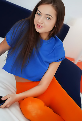 Angely Grace Looks Hot In Bright Pantyhose