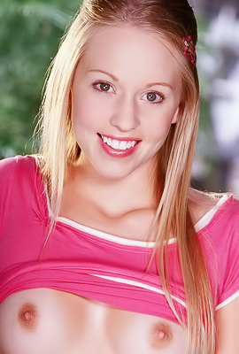 Brea Bennett Really Had Pleasure Outdoors